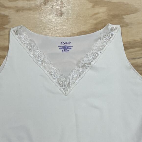Spanx Hide and Sleek Size XL Cream V Neck Lace Camisole Cami Tank Top Shapewear - Picture 4 of 8
